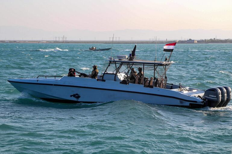 Una lancha de la guardia costera de Yemen en el mar Rojo, el martes.