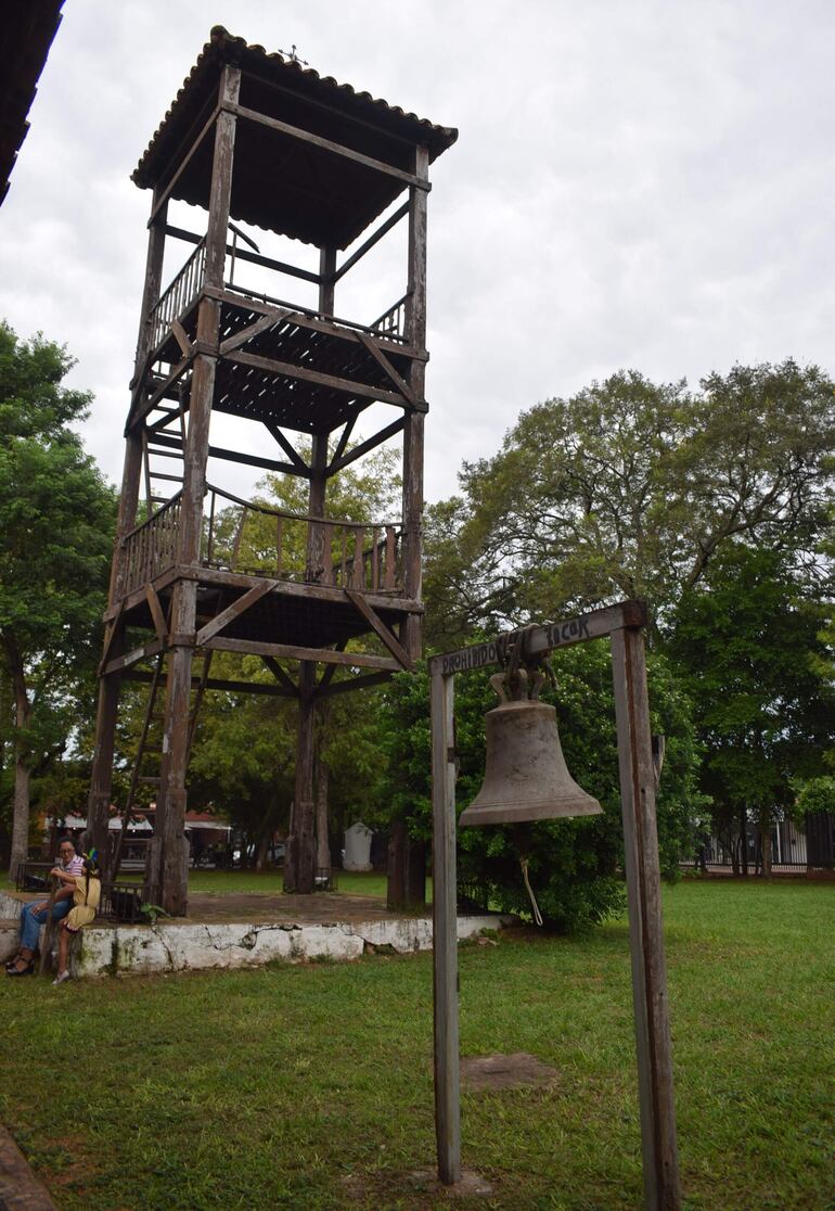 Urge desmontar el campanario que ya perdió su vida útil.