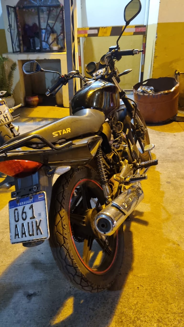 Moto robada que fue recuperada durante el procedimiento.