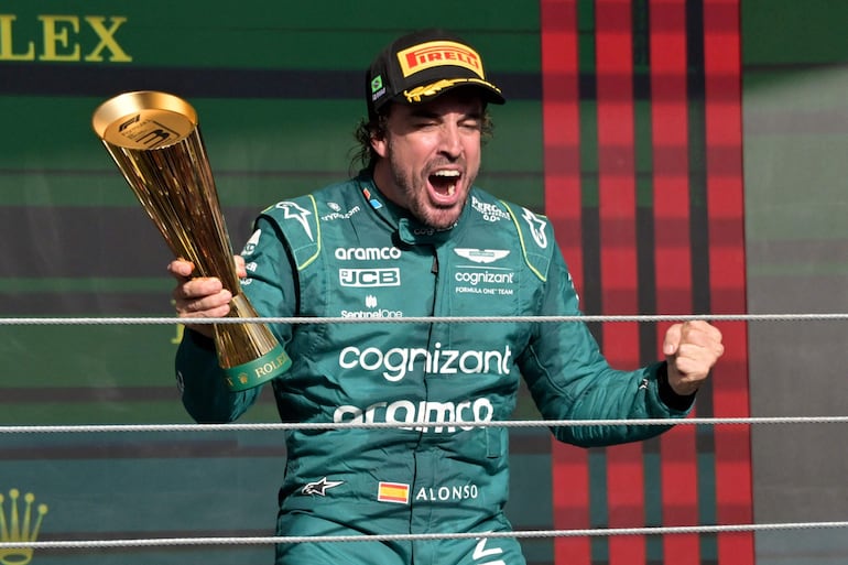 Fernando Alonso renovó su contrato con Aston Martin