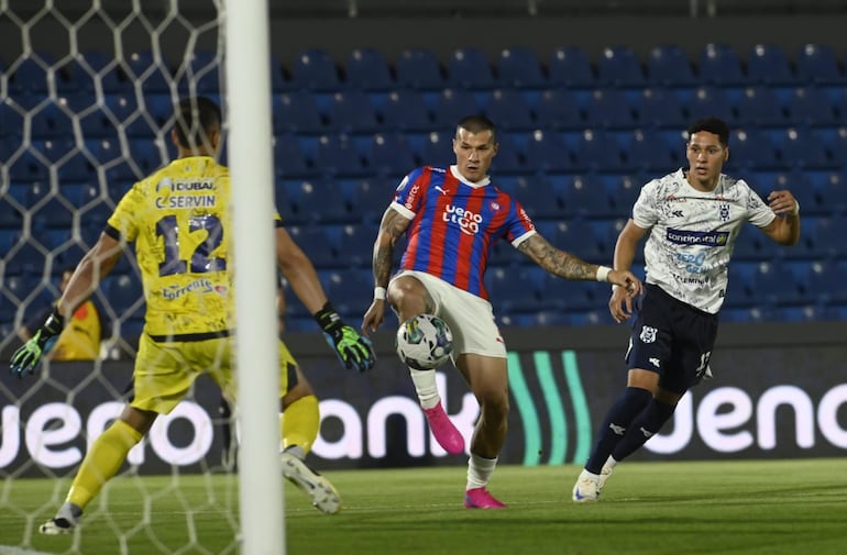 Cerro y 2 de Mayo juegan en el Defensores