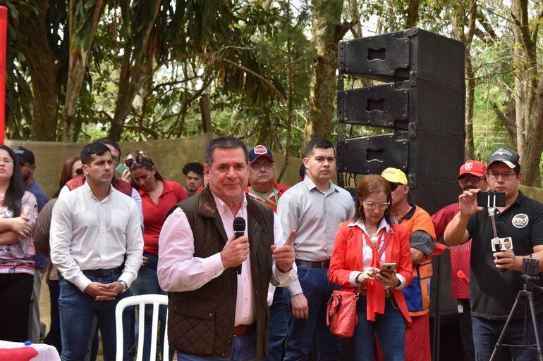 Horacio Cartes, titular de la ANR, cuando dijo que el MUVH está al servicio del Partido Colorado.