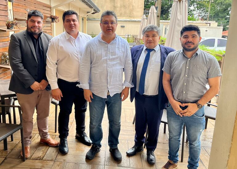 El senador Gustavo Leite junto con concejales municipales de Saltos del Guairá, presentaran nuevo proyecto de ley de compensacion por los desaparecidos Saltos del Guairá.