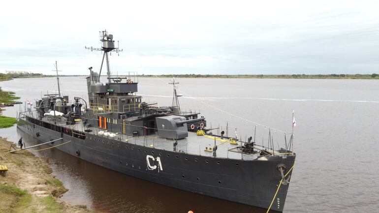 Imágenes del buque Cañonero "Paraguay", hoy en Puerto Rosario, luego de su primer viaje con propulsión propia en 55 años.