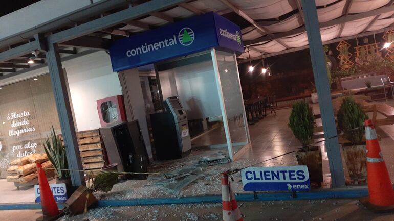 En asalto tipo comando, intentaron robar un cajero pero llevaron G. 500.000 de una estación de servicio