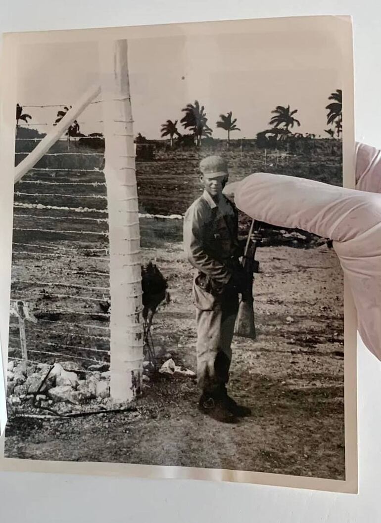 Campo de trabajo forzado de la UMAP en Cuba. Foto tomada por Paul Kidd en octubre de 1966.