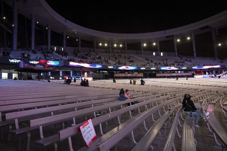 La Quinta Vergara prácticamente vacía luego de la reprogramación de la tercera noche del evento.