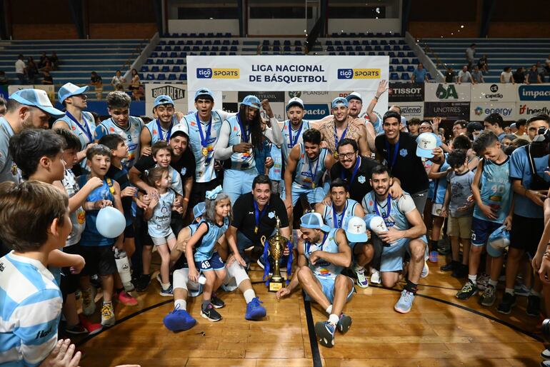 Deportivo San José, hexacampeón del baloncesto paraguayo, con muy buen papel en la fase grupal de la Liga Sudamericana.