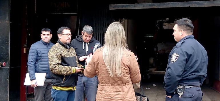 Tuvieron que pedir acompañamiento policial para ingresar al edificio. 