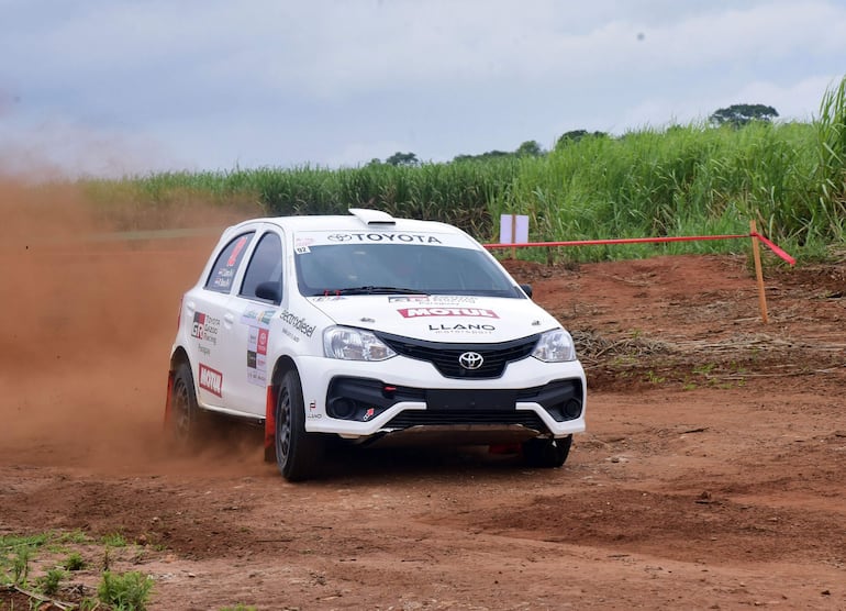 Thiago Llano (Toyota Etios Rally4) comandó las acciones hoy en la siempre competitiva F2.