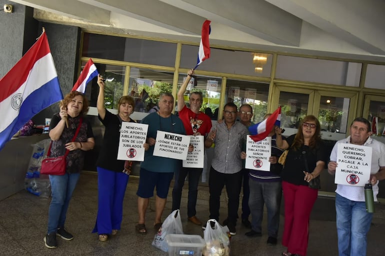 Jubilados municipales protesta Asunción