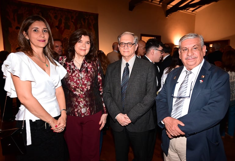 Arami Pratt, María Luisa de Pratt, Juan Carlos Mendonca e Isaías Ricardo Fretes.   