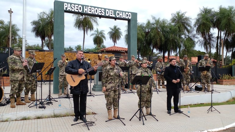 La embajada artística del Ministerio de Defensa Nacional (MDN),  interpretó varias canciones durante la histórica musical de la Guerra del Chaco.