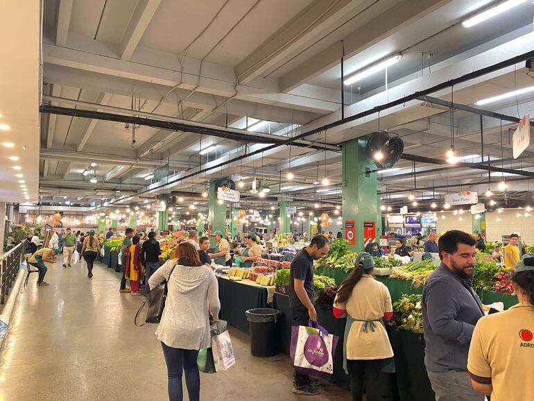 Agroshopping se realiza todos los martes en la planta baja del Shopping Mariscal. La feria cumple 25 años.