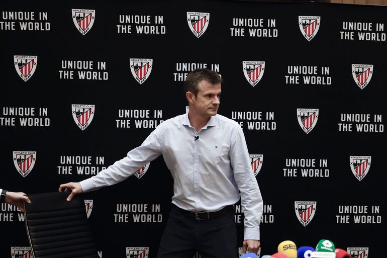 El presidente del Athletic Club, Jon Uriarte durante una rueda de prensa celebrada este martes en el hotel de concentración del equipo en Yeda, Arabia Saudí donde  mañana se enfrentarán al FC Barcelona en las semifinales de la Supercopa de España.