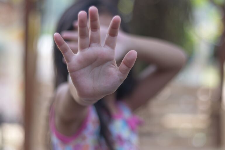 La niña sufrió lesiones graves debido a la agresión sexual por parte de su padrastro. (Ilustrativa).