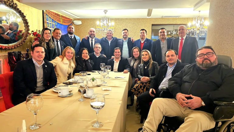 Cartistas analizando caso Lalo Gomes antes de reunión con Cartes