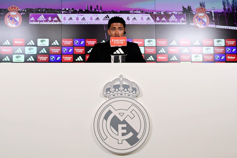 El centrocampista inglés Jude Bellingham da una rueda de prensa durante su presentación como nuevo jugador del Real Madrid, en Madrid el 15 de junio de 2023.
