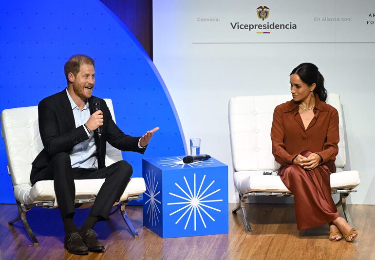 El príncime Enrique y Meghan durante la charla sobre seguridad digital y prevención del ciberacoso.