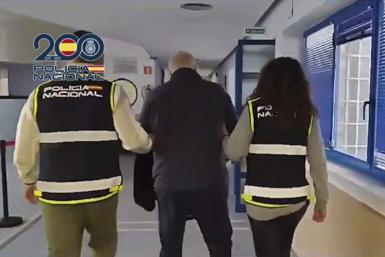 Captura del video que facilitó la Policía Nacional el pasado 10 de enero de 2024 de la detención en Marbella (Málaga) del presunto cabecilla de la Mocro Maffia y uno de los delincuentes más peligrosos de Países Bajos, Karim Bouyakhrichan, que se ha fugado después de que la Audiencia Provincial de Málaga lo dejara en libertad provisional en contra del criterio del fiscal.