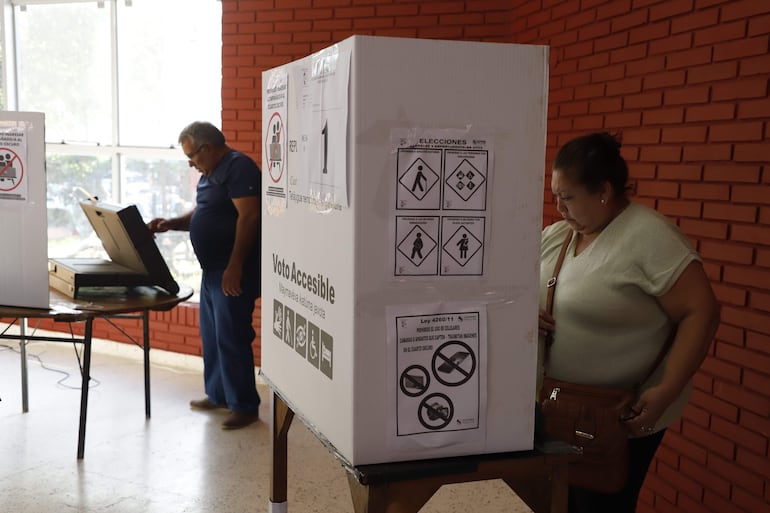 Ciudadanos votando. Imagen de referencia.