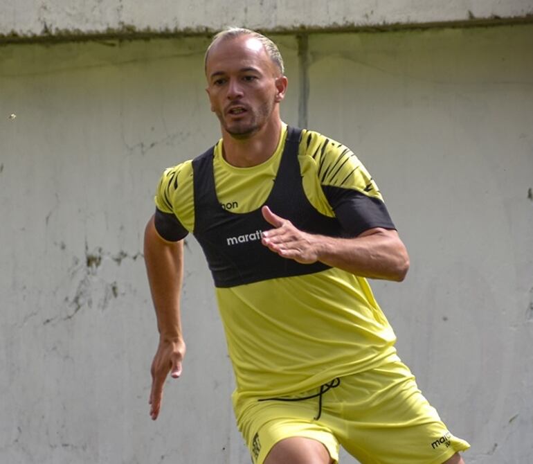 Juan Godoy, futbolista paraguay de The Strongest, que hoy recibe al Bahía.