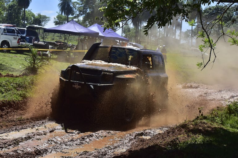 Anderson Miranda y Juan Coelho se adjudicaron la Clase TT1 con un Jeep Troller.