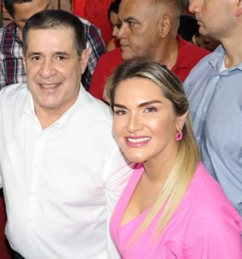 Johana Vega y Horacio Cartes.