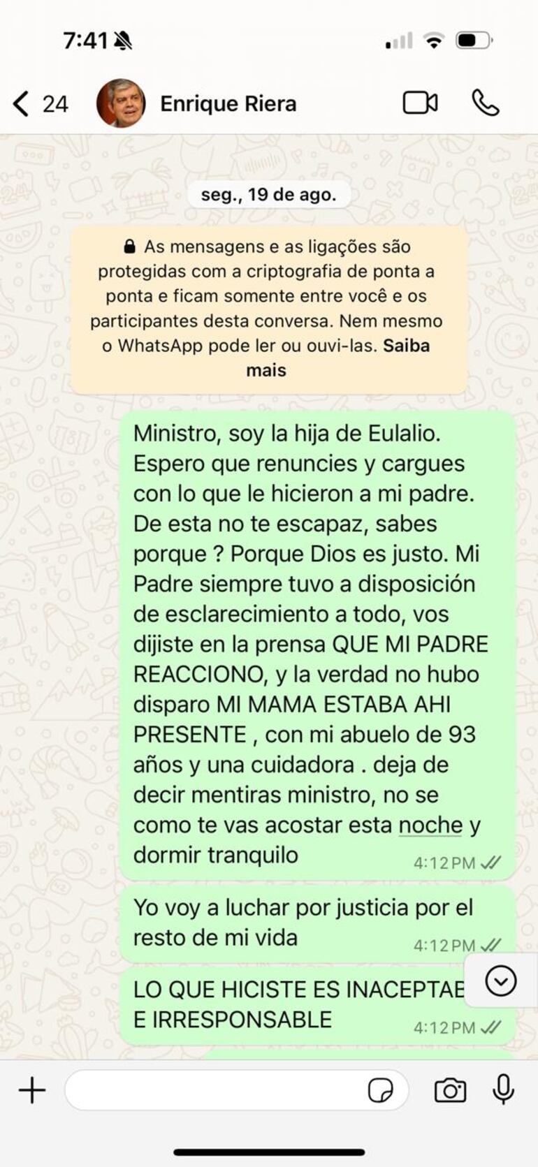 Chats de Larissa Gomes, hija de Eulalio Lalo Gomes, con el ministro del Interior, Enrique Riera.