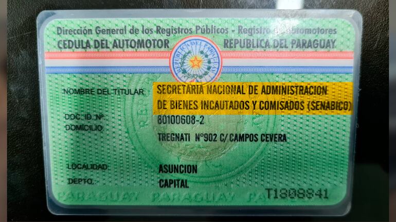 Cédula verde de la camioneta que tiene como titular a la Secretaría Nacional de Administración de Bienes Incautados y Comisados (Senabico).