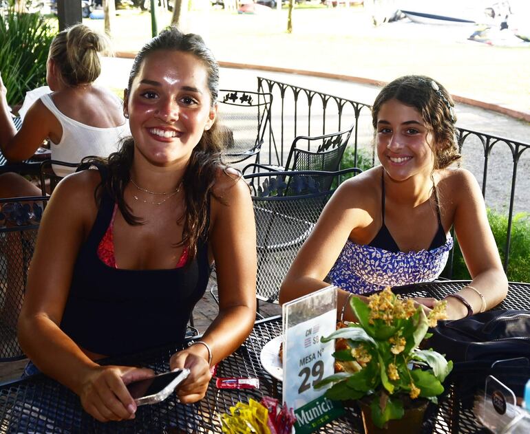 Julieta Giménez y Aitana Guanes.