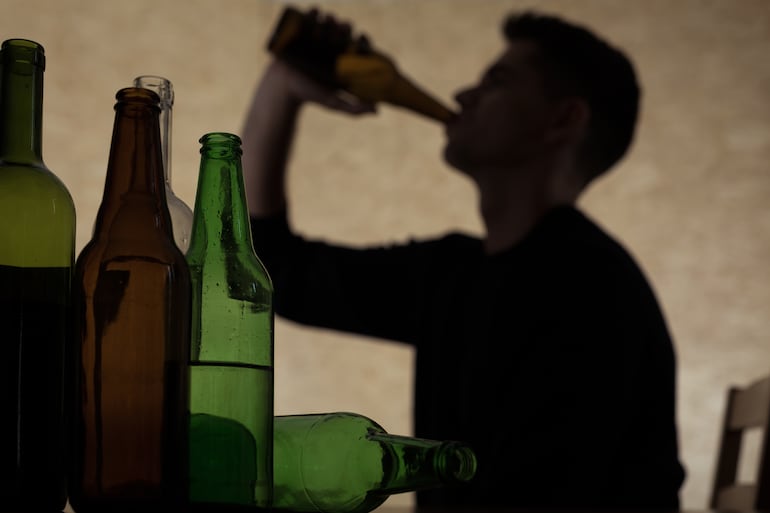 La deficiencia de magnesio puede ocurrir en personas que consumen alcohol en exceso.