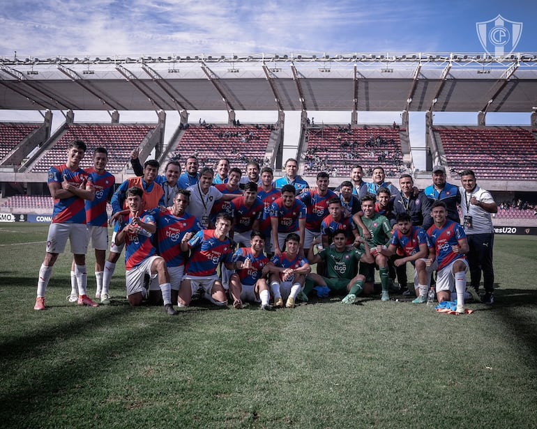 Plantel de Cerro Porteño que logró el tercer puesto en la Copa Libertadores Sub 20 que finalizó ayer en Chile. (Foto gentileza @FormativasCCP).