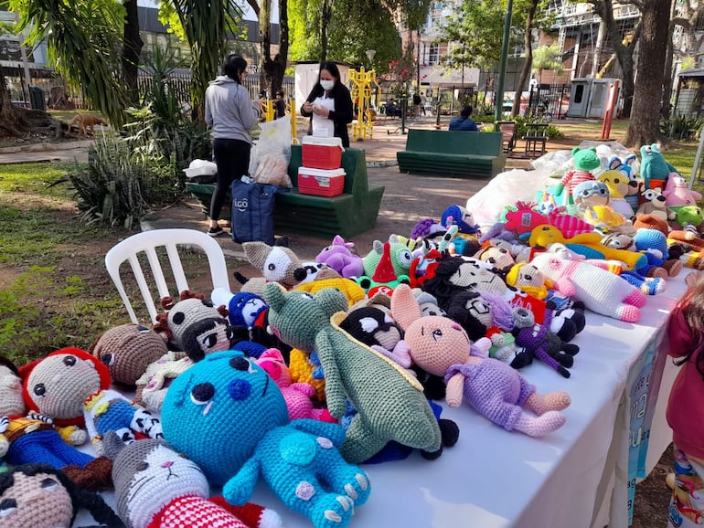 Pacientes de enfermedades reumáticas realizan feria para costear tratamiento.