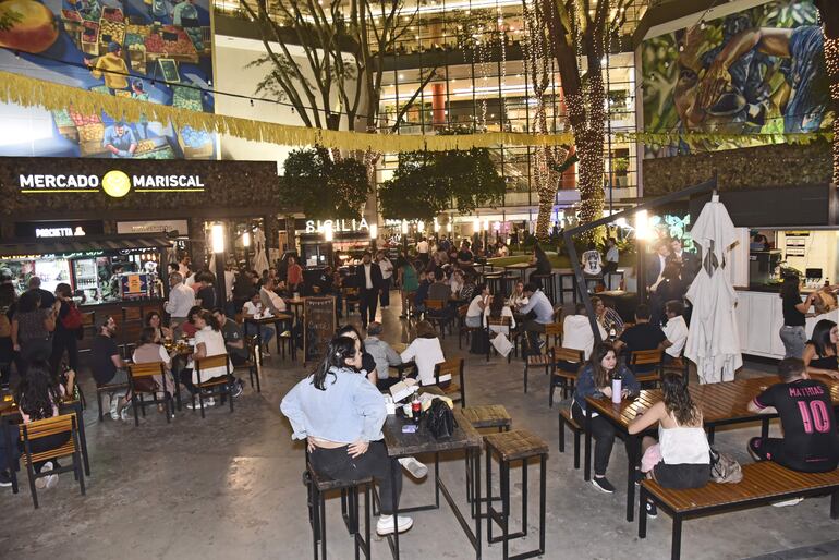 Una linda noche se vivió en la Plaza Mariscal.