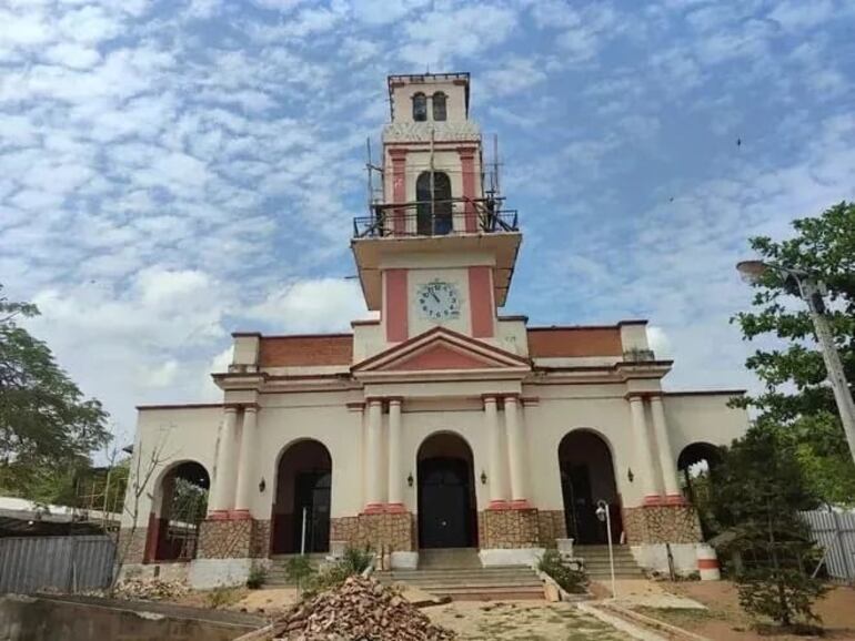 Así se ve la parte frontal del templo.