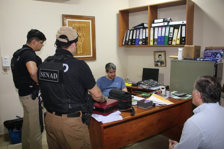 El abogado Adrián Rolando Brizuela Olmedo, “Dr. Adrián”, ante el hoy exfiscal Isaac Ferreira.