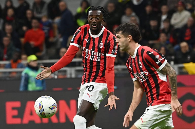 El AC Milan derrotó al Udinese en final con polémica