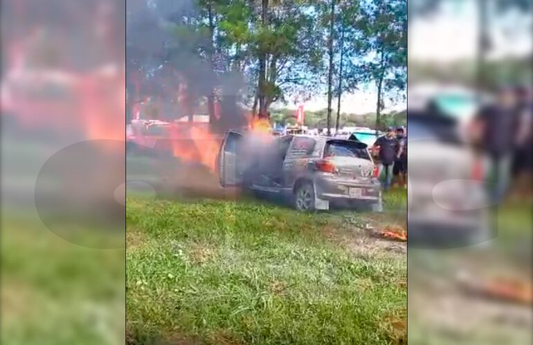 El pequeño incendio que sufrió el auto del piloto 85, Jorge Ariel Orué.