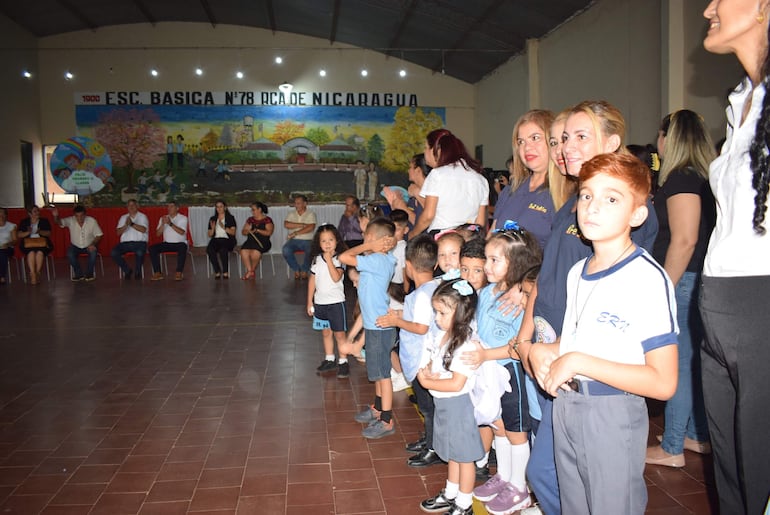 El Ministro de Educación Luis Ramírez, participó con los niños de la escuela República de Nicaragua del primer día de clases. 