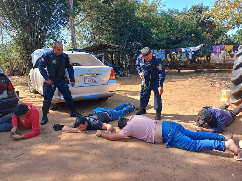 Cuatro personas fueron aprehendidas tras el hurto de un automóvil en Carapeguá.