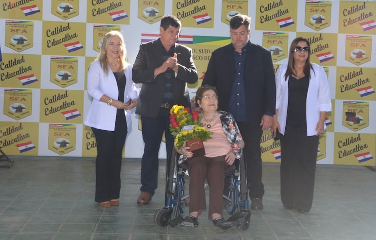 Merecido homenaje a una docente que dedicó su vida a sus alumnos.