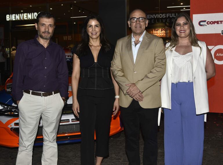 Ale Canan, Arlette Zapag, Jorge Cáceres y Sara Rodríguez.