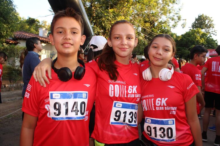 Santino Piñeiro, Jimena Piñeiro y Violeta Elizeche.