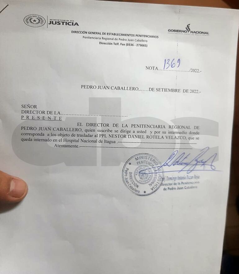 Nota de traslado de Néstor Rotela al Hospital Nacional de Itauguá, firmada por el director del penal de Pedro Juan Caballero.