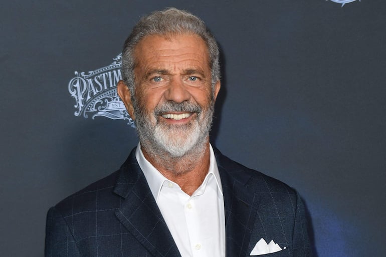 Mel Gibson estuvo con una gran sonrisa en la proyección de "Monster Summer" en Los Ángeles, donde llegó acompañado de dos de sus nueve hijos. (VALERIE MACON / AFP)