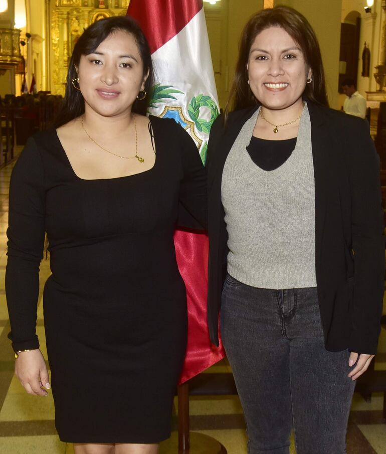 Judith Rojas y Andrea Caballero.