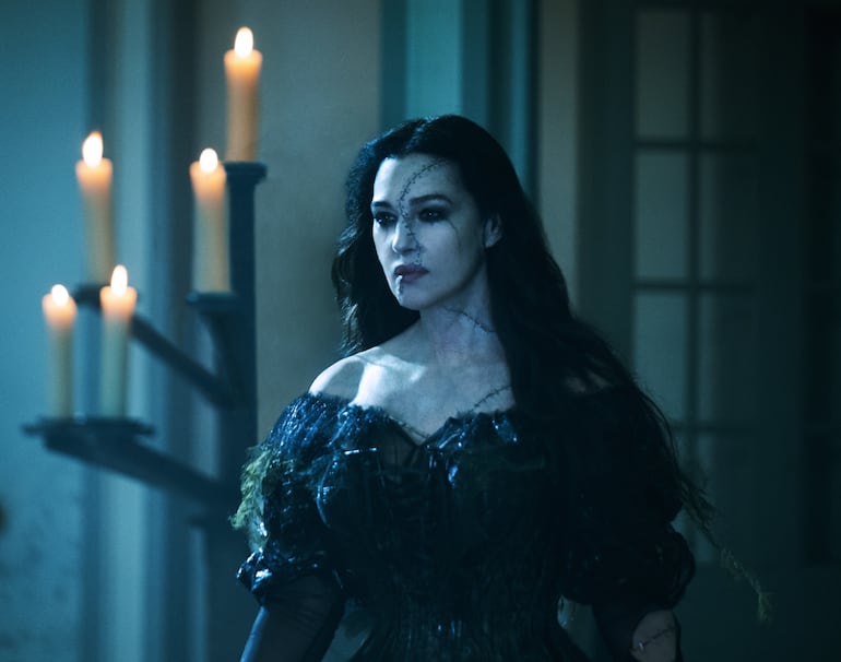 Monica Bellucci caracterizada como Delores, un personaje que según la actriz afronta varias heridas.