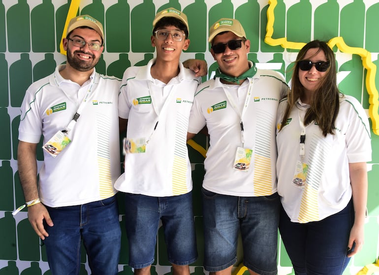 Lucas González, Diego Giménez, Martín Giménez y Andrea Barrientos.