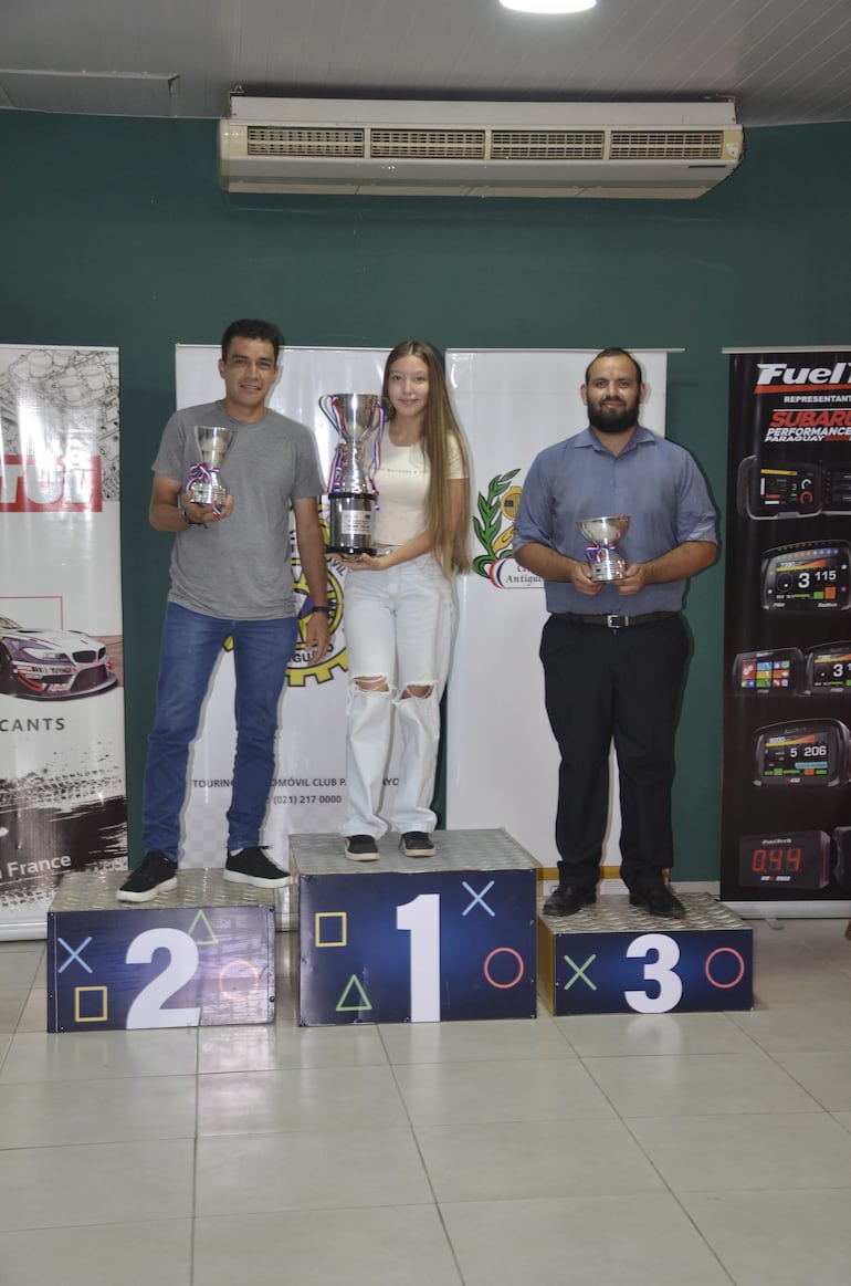 Los pilotos más sobresalientes del Campeonato Nacional de Picadas, fueron homenajeados tras conseguir el título de campeón en sus divisiones.